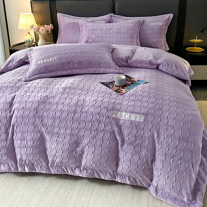 91家纺网 家纺一手货源 找家纺 梓之赫 2025新款全消光雕花绒牛奶绒刺绣四件套-甜梦 甜梦-紫色