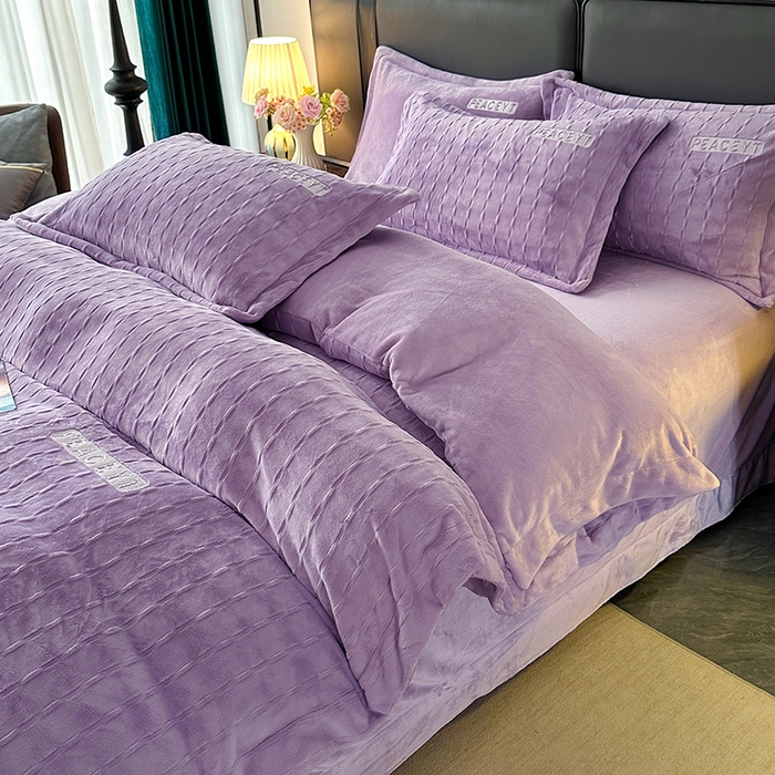 91家纺网 家纺一手货源 找家纺 梓之赫 2025新款全消光雕花绒牛奶绒刺绣四件套-甜梦 甜梦-紫色