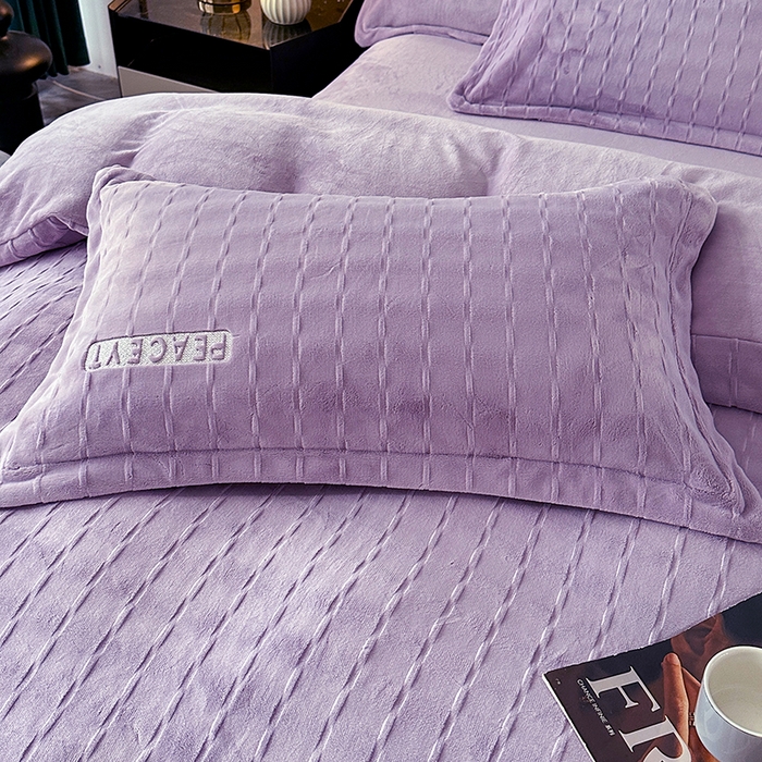 91家纺网 家纺一手货源 找家纺 梓之赫 2025新款全消光雕花绒牛奶绒刺绣四件套-甜梦 甜梦-紫色