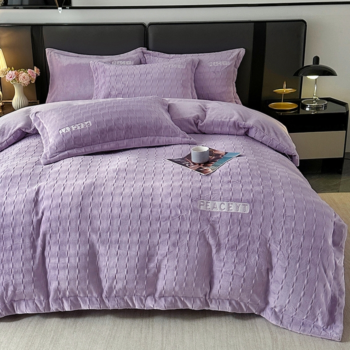 91家纺网 家纺一手货源 找家纺 梓之赫 2025新款全消光雕花绒牛奶绒刺绣四件套-甜梦 甜梦-紫色