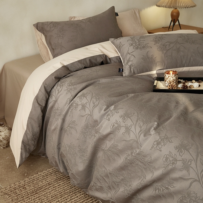 91家纺网 家纺一手货源 找家纺 风向标家纺 2025新款全棉纯棉提花磨毛四件套-蝶影繁花系列 繁花-摩卡