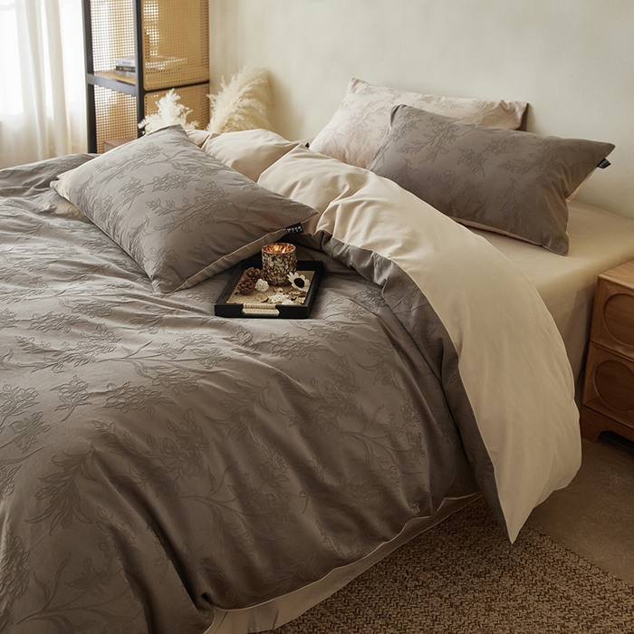 91家纺网 家纺一手货源 找家纺 风向标家纺 2025新款全棉纯棉提花磨毛四件套-蝶影繁花系列 繁花-摩卡