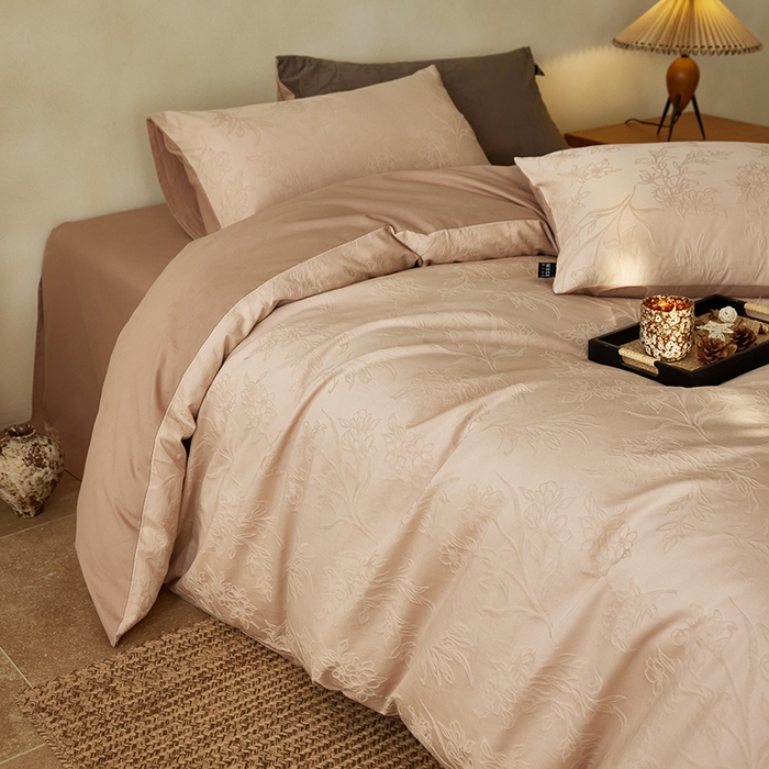 91家纺网 家纺一手货源 找家纺 风向标家纺 2025新款全棉纯棉提花磨毛四件套-蝶影繁花系列 繁花-拿铁