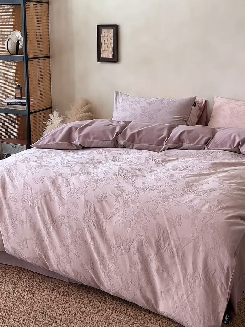 91家纺网 家纺一手货源 找家纺 风向标家纺 2025新款全棉纯棉提花磨毛四件套-蝶影繁花系列 蝶影-紫柔