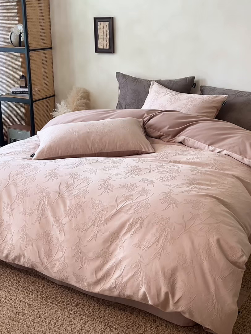 91家纺网 家纺一手货源 找家纺 风向标家纺 2025新款全棉纯棉提花磨毛四件套-蝶影繁花系列 繁花-拿铁