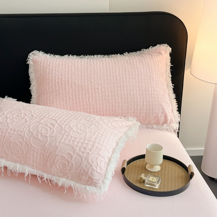 91家纺网 家纺一手货源 找家纺 （总）极简 2025新款立体雕花牛奶绒碎边四件套-米娅