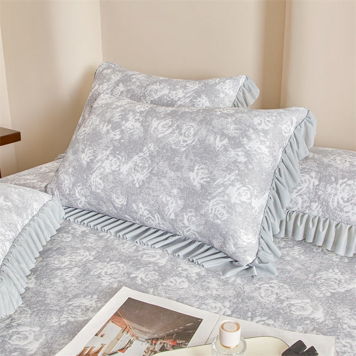 91家纺网 家纺一手货源 找家纺 畅畅家纺 2025新款PE凉感豆豆冰豆豆冰丝床裙款三件套 灰玫瑰