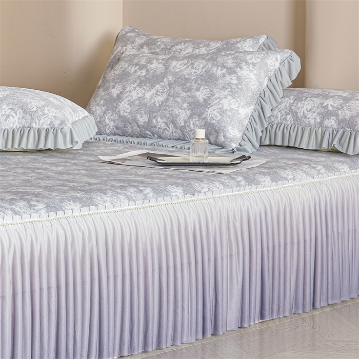 91家纺网 家纺一手货源 找家纺 畅畅家纺 2025新款PE凉感豆豆冰豆豆冰丝床裙款三件套 灰玫瑰