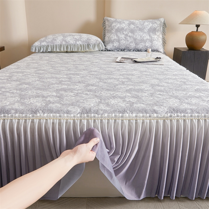 91家纺网 家纺一手货源 找家纺 畅畅家纺 2025新款PE凉感豆豆冰豆豆冰丝床裙款三件套 灰玫瑰