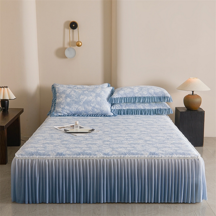 畅畅家纺 2025新款PE凉感豆豆冰豆豆冰丝床裙款三件套 蓝玫瑰