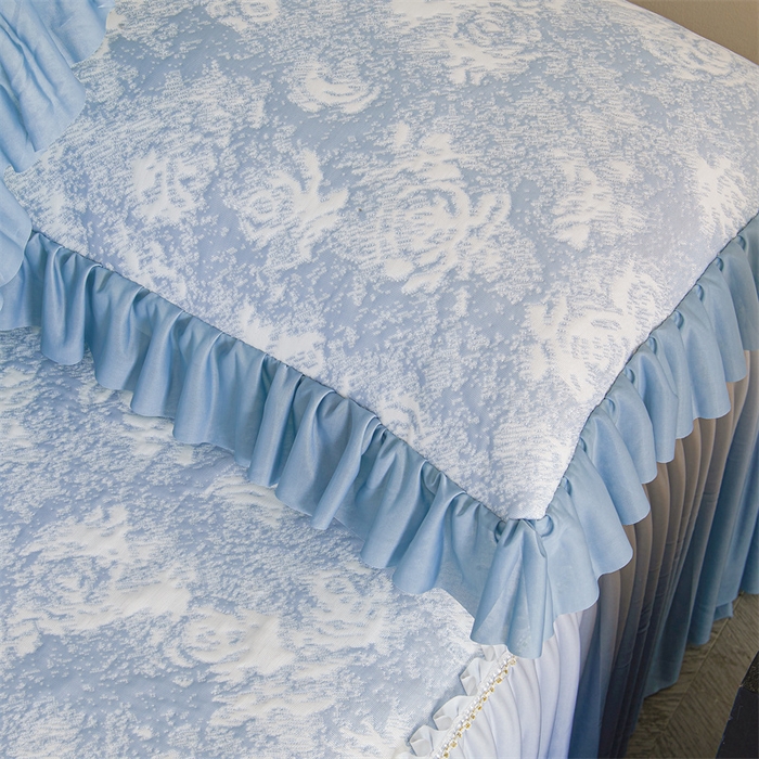 91家纺网 家纺一手货源 找家纺 畅畅家纺 2025新款PE凉感豆豆冰豆豆冰丝床裙款三件套 蓝玫瑰