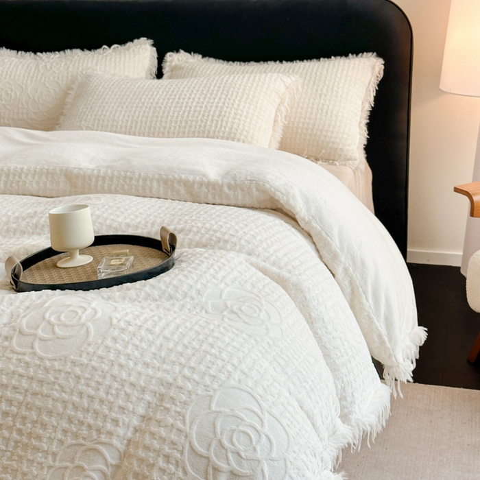 91家纺网 家纺一手货源 找家纺 极简 2025新款立体雕花牛奶绒碎边四件套-米娅 米娅-白