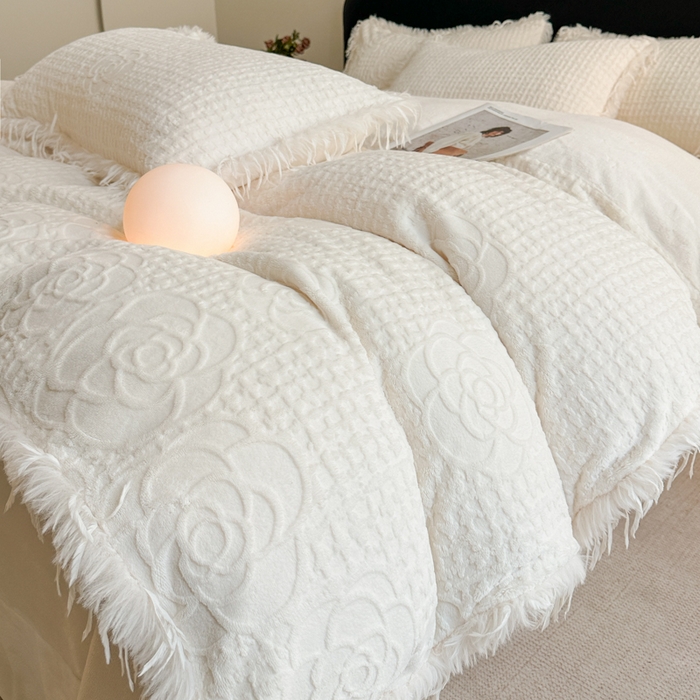 91家纺网 家纺一手货源 找家纺 极简 2025新款立体雕花牛奶绒碎边四件套-米娅 米娅-白