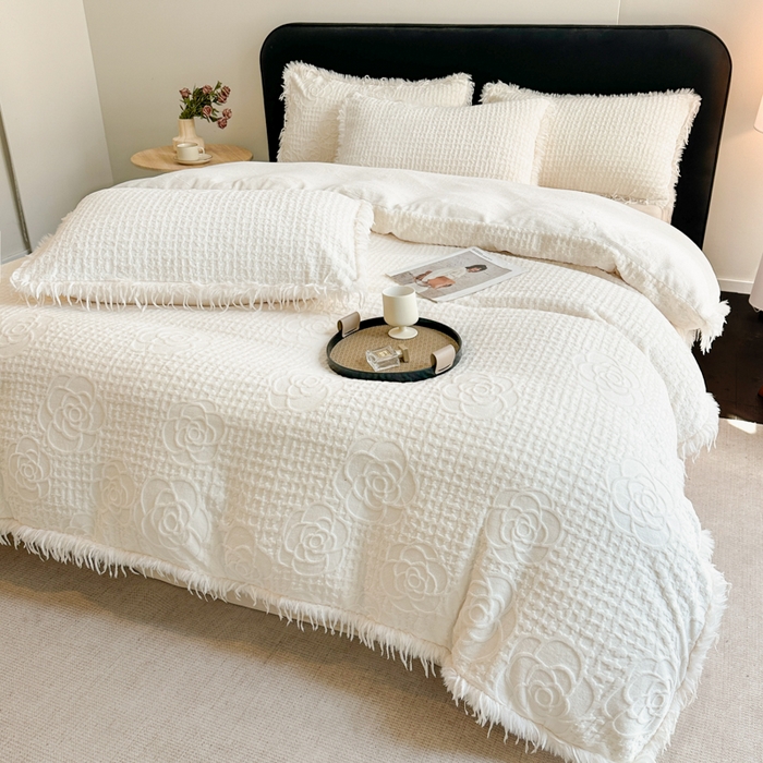 91家纺网 家纺一手货源 找家纺 极简 2025新款立体雕花牛奶绒碎边四件套-米娅 米娅-白