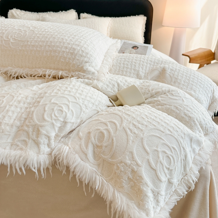 91家纺网 家纺一手货源 找家纺 极简 2025新款立体雕花牛奶绒碎边四件套-米娅 米娅-白