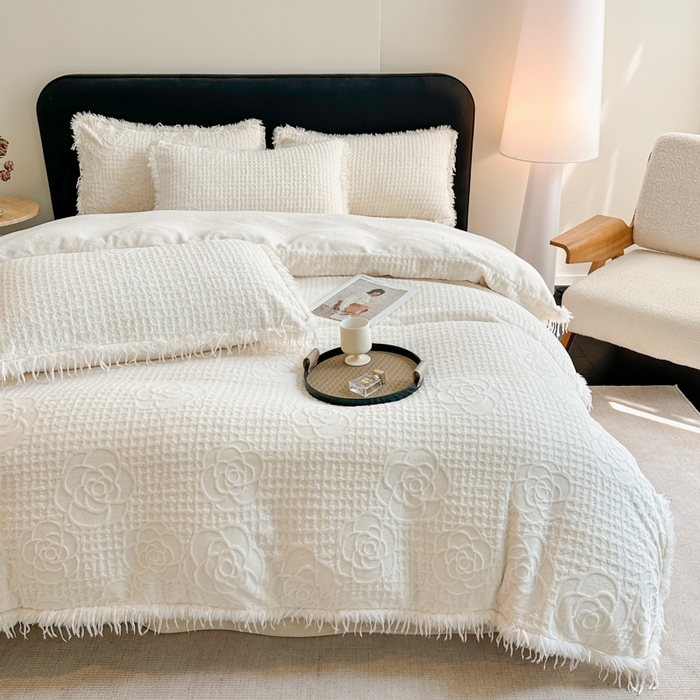 91家纺网 家纺一手货源 找家纺 极简 2025新款立体雕花牛奶绒碎边四件套-米娅 米娅-白