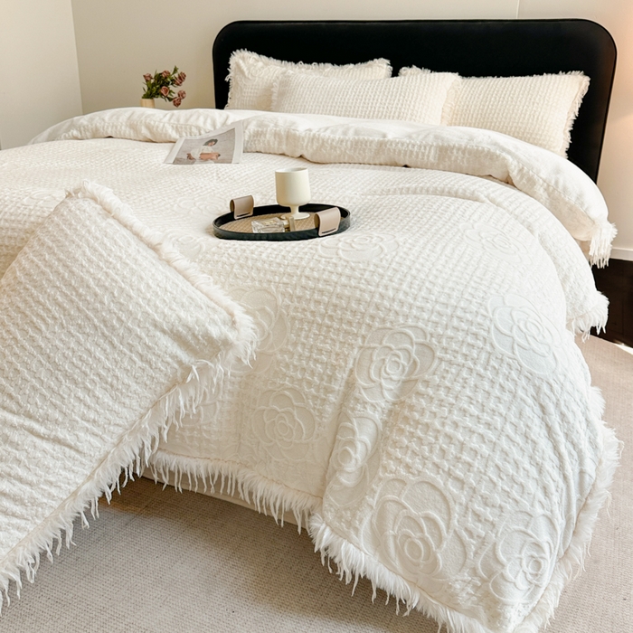 91家纺网 家纺一手货源 找家纺 极简 2025新款立体雕花牛奶绒碎边四件套-米娅 米娅-白