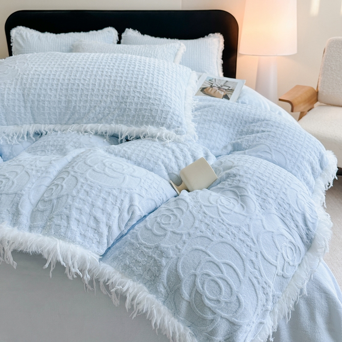 91家纺网 家纺一手货源 找家纺 极简 2025新款立体雕花牛奶绒碎边四件套-米娅 米娅-蓝