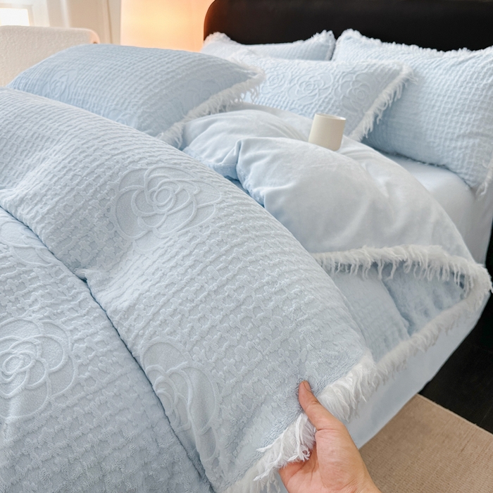 91家纺网 家纺一手货源 找家纺 极简 2025新款立体雕花牛奶绒碎边四件套-米娅 米娅-蓝