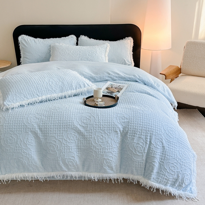 91家纺网 家纺一手货源 找家纺 极简 2025新款立体雕花牛奶绒碎边四件套-米娅 米娅-蓝