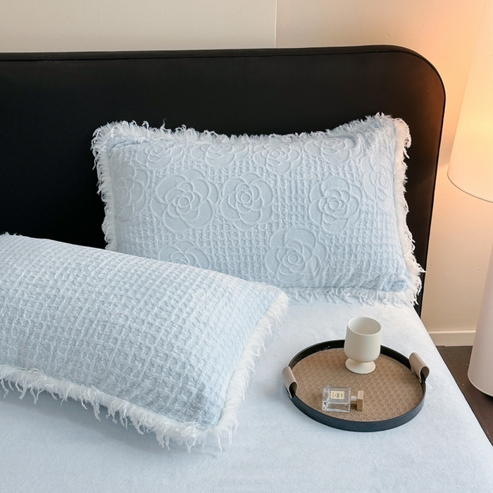 91家纺网 家纺一手货源 找家纺 极简 2025新款立体雕花牛奶绒碎边四件套-米娅 米娅-蓝