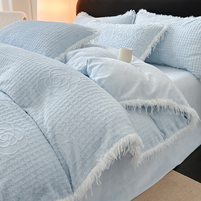 91家纺网 家纺一手货源 找家纺 极简 2025新款立体雕花牛奶绒碎边四件套-米娅 米娅-蓝