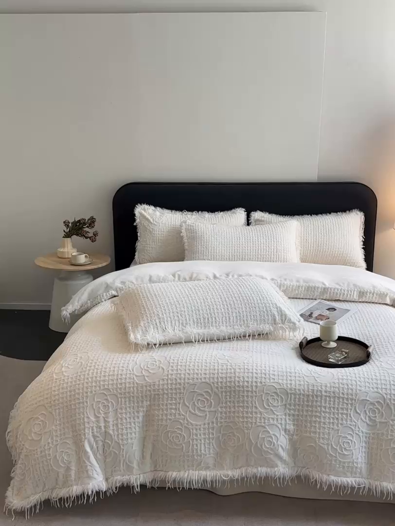 91家纺网 家纺一手货源 找家纺 极简 2025新款立体雕花牛奶绒碎边四件套-米娅 米娅-白