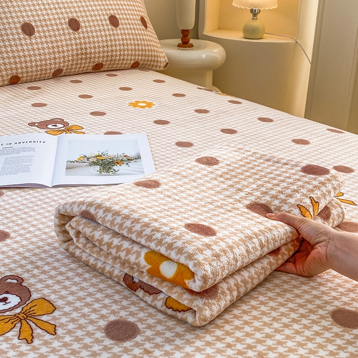 91家纺网 家纺一手货源 找家纺 优米家纺 2025新款加厚舒适牛奶绒床单床单单件 快乐小熊