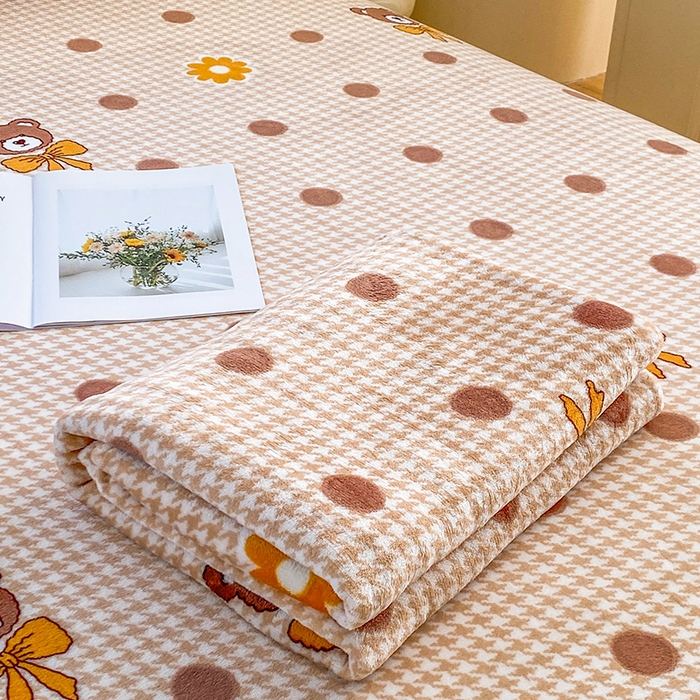 91家纺网 家纺一手货源 找家纺 优米家纺 2025新款加厚舒适牛奶绒床单床单单件 快乐小熊