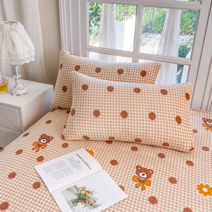 91家纺网 家纺一手货源 找家纺 优米家纺 2025新款加厚舒适牛奶绒床单床单单件 快乐小熊