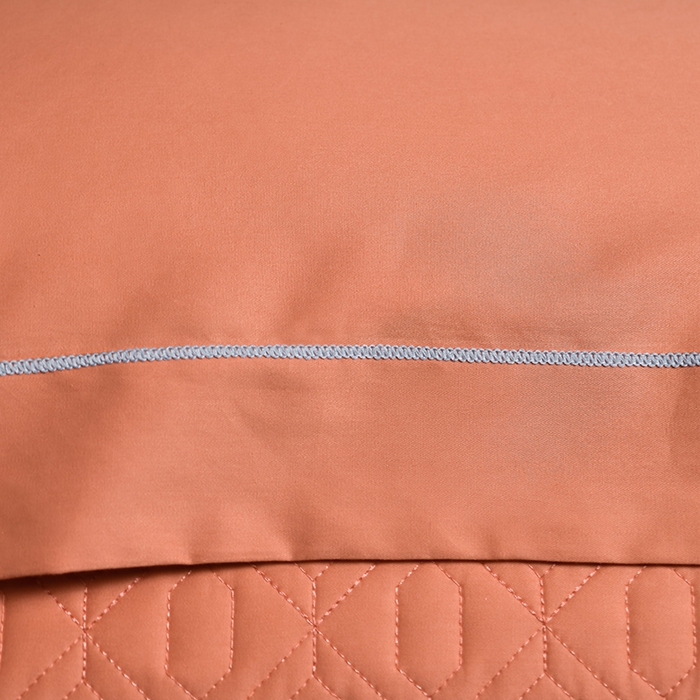 91家纺网 家纺一手货源 找家纺 畅畅家纺 2025新款全棉活性喷气简约轻奢刺绣夹棉床盖款四件套-雅韵 雅韵-橙色