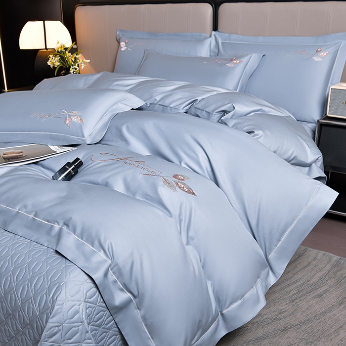 91家纺网 家纺一手货源 找家纺 畅畅家纺 2025新款全棉活性喷气简约轻奢刺绣夹棉床盖款四件套-雅韵 雅韵-灰兰