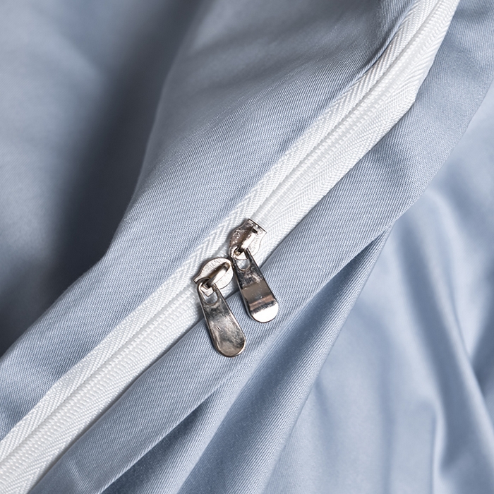 91家纺网 家纺一手货源 找家纺 畅畅家纺 2025新款全棉活性喷气简约轻奢刺绣夹棉床盖款四件套-雅韵 雅韵-灰兰