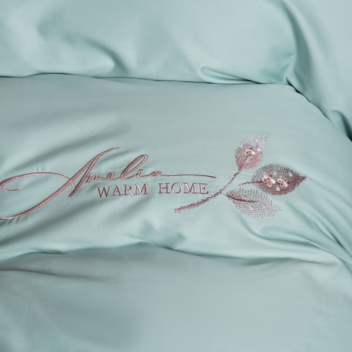 91家纺网 家纺一手货源 找家纺 畅畅家纺 2025新款全棉活性喷气简约轻奢刺绣夹棉床盖款四件套-雅韵 雅韵-青绿