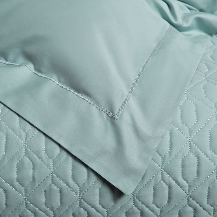 91家纺网 家纺一手货源 找家纺 畅畅家纺 2025新款全棉活性喷气简约轻奢刺绣夹棉床盖款四件套-雅韵 雅韵-青绿