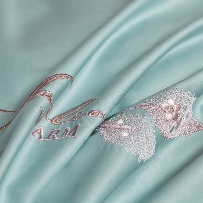 91家纺网 家纺一手货源 找家纺 畅畅家纺 2025新款全棉活性喷气简约轻奢刺绣夹棉床盖款四件套-雅韵 雅韵-青绿