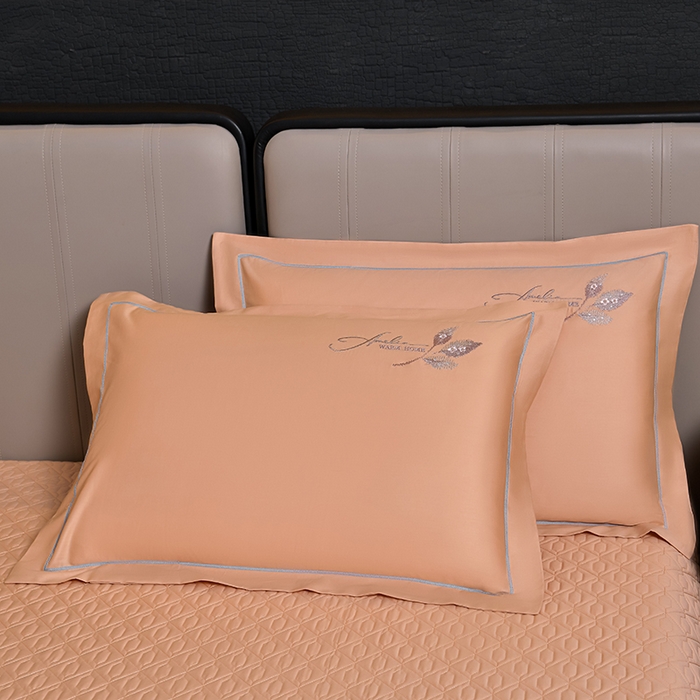 91家纺网 家纺一手货源 找家纺 畅畅家纺 2025新款全棉活性喷气简约轻奢刺绣夹棉床盖款四件套-雅韵 雅韵-香槟