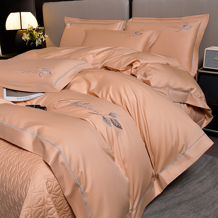 91家纺网 家纺一手货源 找家纺 畅畅家纺 2025新款全棉活性喷气简约轻奢刺绣夹棉床盖款四件套-雅韵 雅韵-香槟