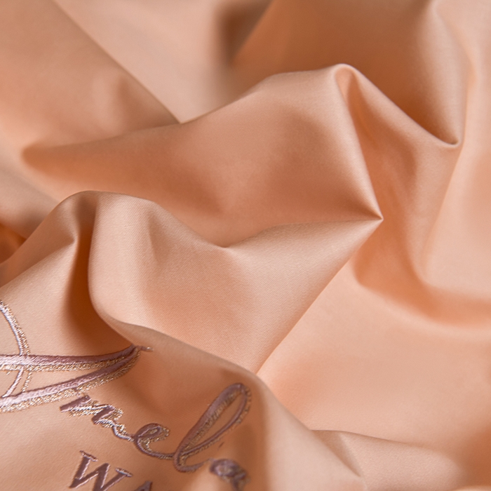 91家纺网 家纺一手货源 找家纺 畅畅家纺 2025新款全棉活性喷气简约轻奢刺绣夹棉床盖款四件套-雅韵 雅韵-香槟