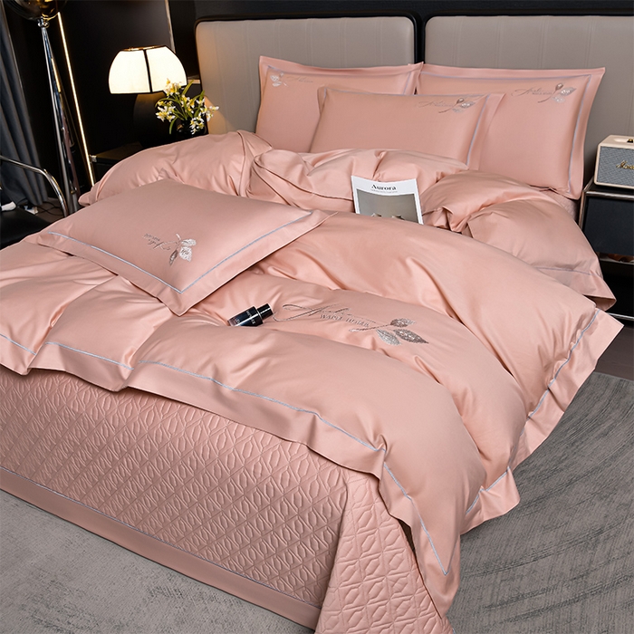91家纺网 家纺一手货源 找家纺 畅畅家纺 2025新款全棉活性喷气简约轻奢刺绣夹棉床盖款四件套-雅韵 雅韵-胭粉