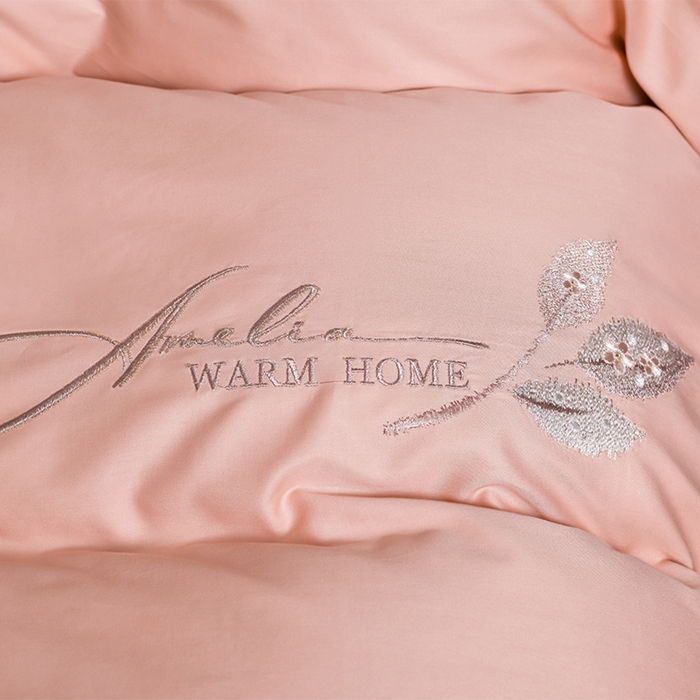 91家纺网 家纺一手货源 找家纺 畅畅家纺 2025新款全棉活性喷气简约轻奢刺绣夹棉床盖款四件套-雅韵 雅韵-胭粉