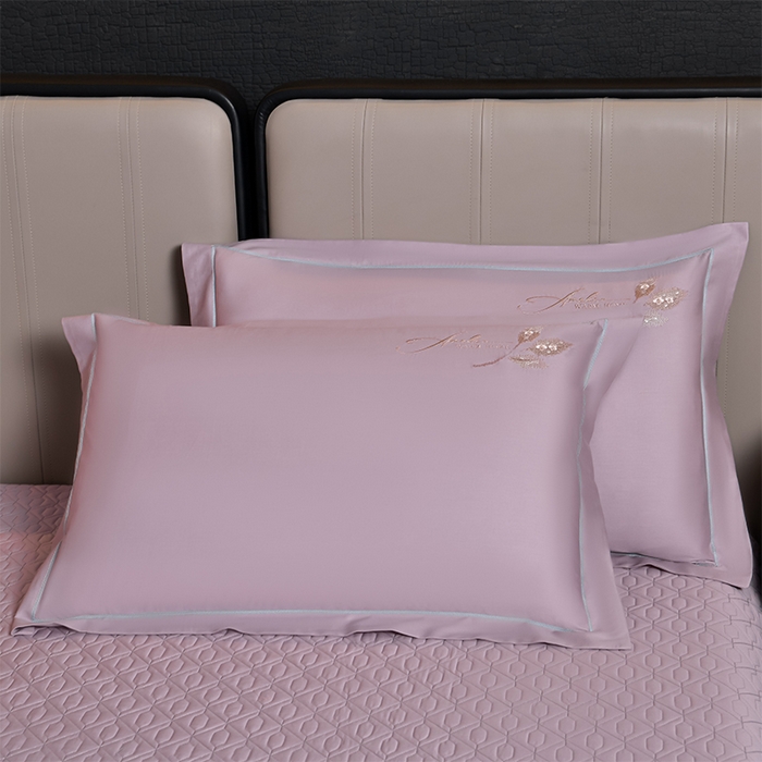 91家纺网 家纺一手货源 找家纺 畅畅家纺 2025新款全棉活性喷气简约轻奢刺绣夹棉床盖款四件套-雅韵 雅韵-紫色