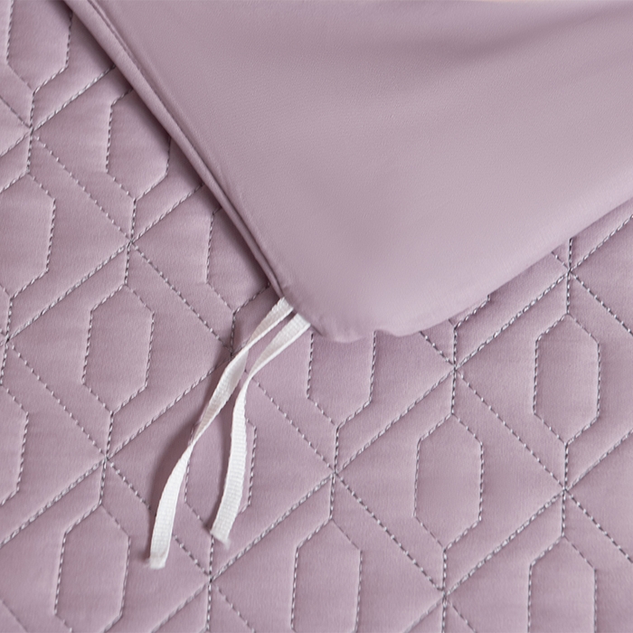 91家纺网 家纺一手货源 找家纺 畅畅家纺 2025新款全棉活性喷气简约轻奢刺绣夹棉床盖款四件套-雅韵 雅韵-紫色