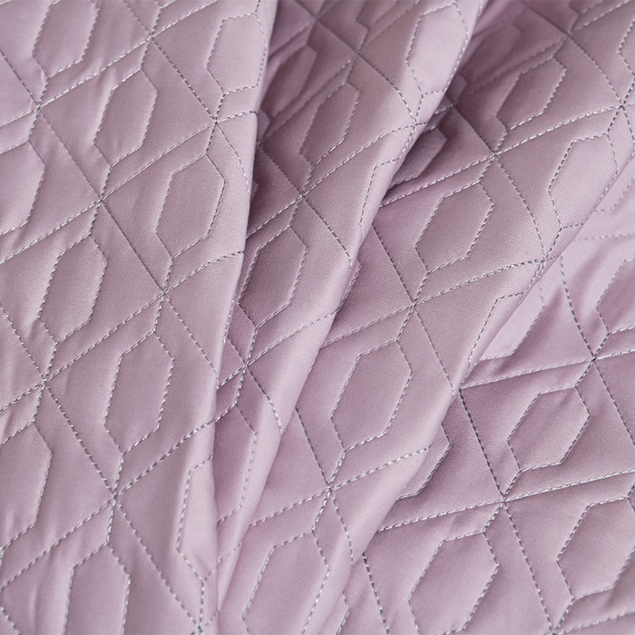 91家纺网 家纺一手货源 找家纺 畅畅家纺 2025新款全棉活性喷气简约轻奢刺绣夹棉床盖款四件套-雅韵 雅韵-紫色