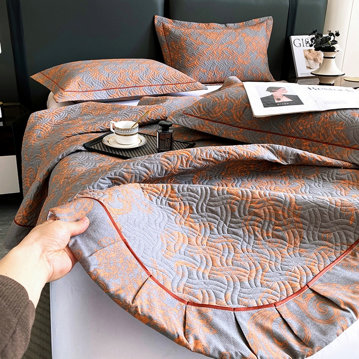 91家纺网 家纺一手货源 找家纺 （总）畅畅家纺 2025春夏款13372全棉纯棉活性印花床盖夹棉加厚绗缝防滑床罩