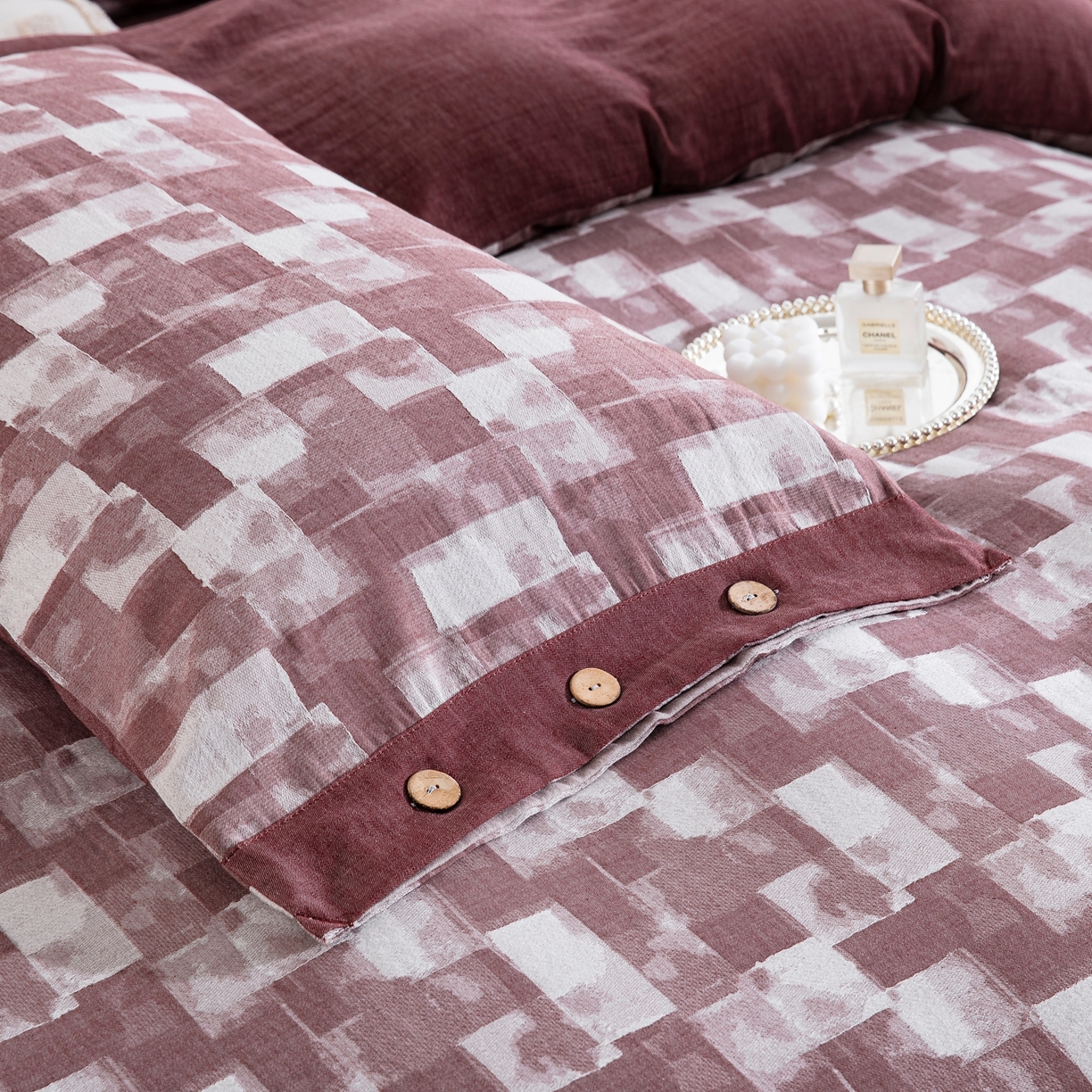 91家纺网 家纺一手货源 找家纺 双层纱家居 2025新款全棉色织提花四件套-都市万象 都市万象-豆沙