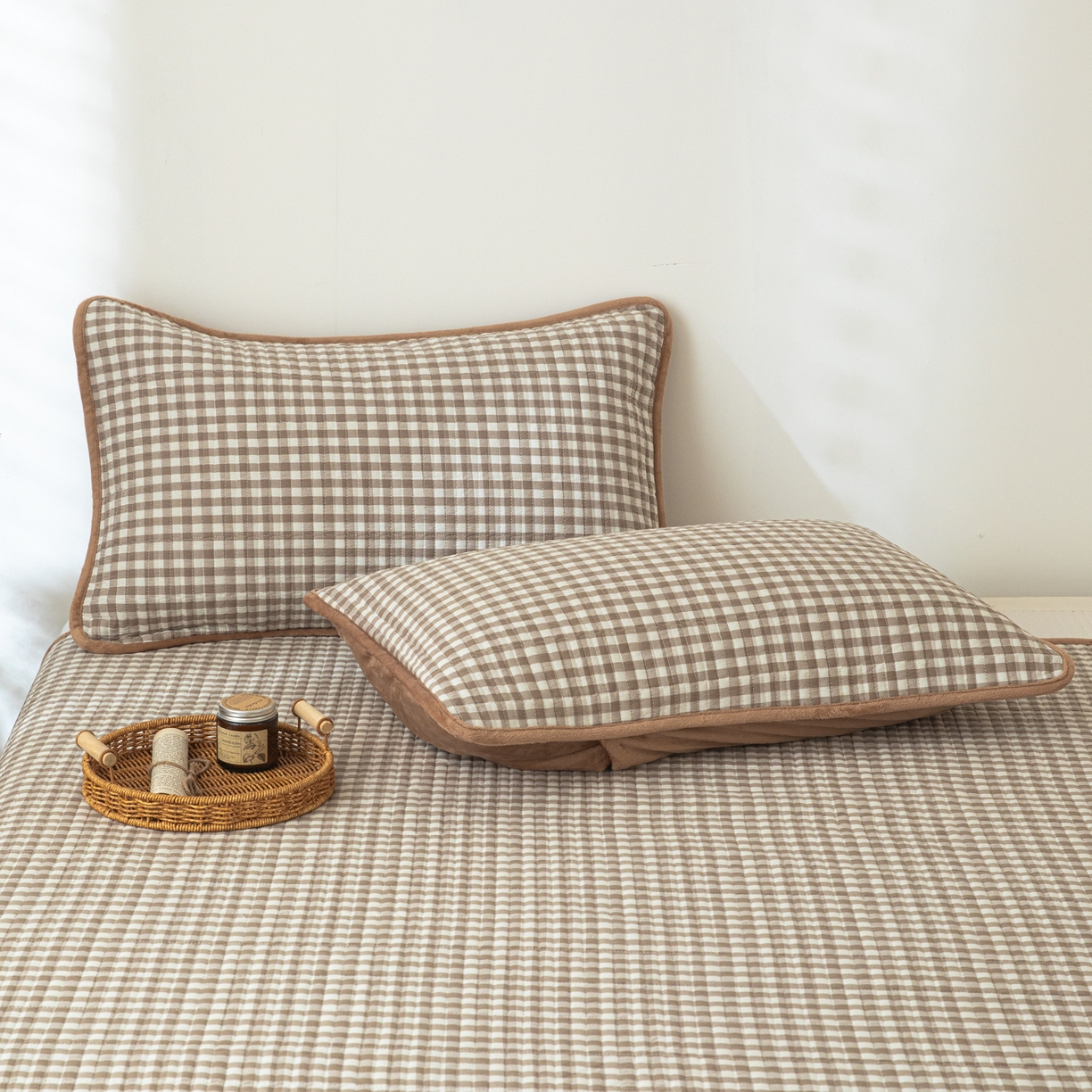 91家纺网 家纺一手货源 找家纺 简宜家居（朝初家纺） 2025新款全棉纯棉色织水洗棉床盖 卡其小格