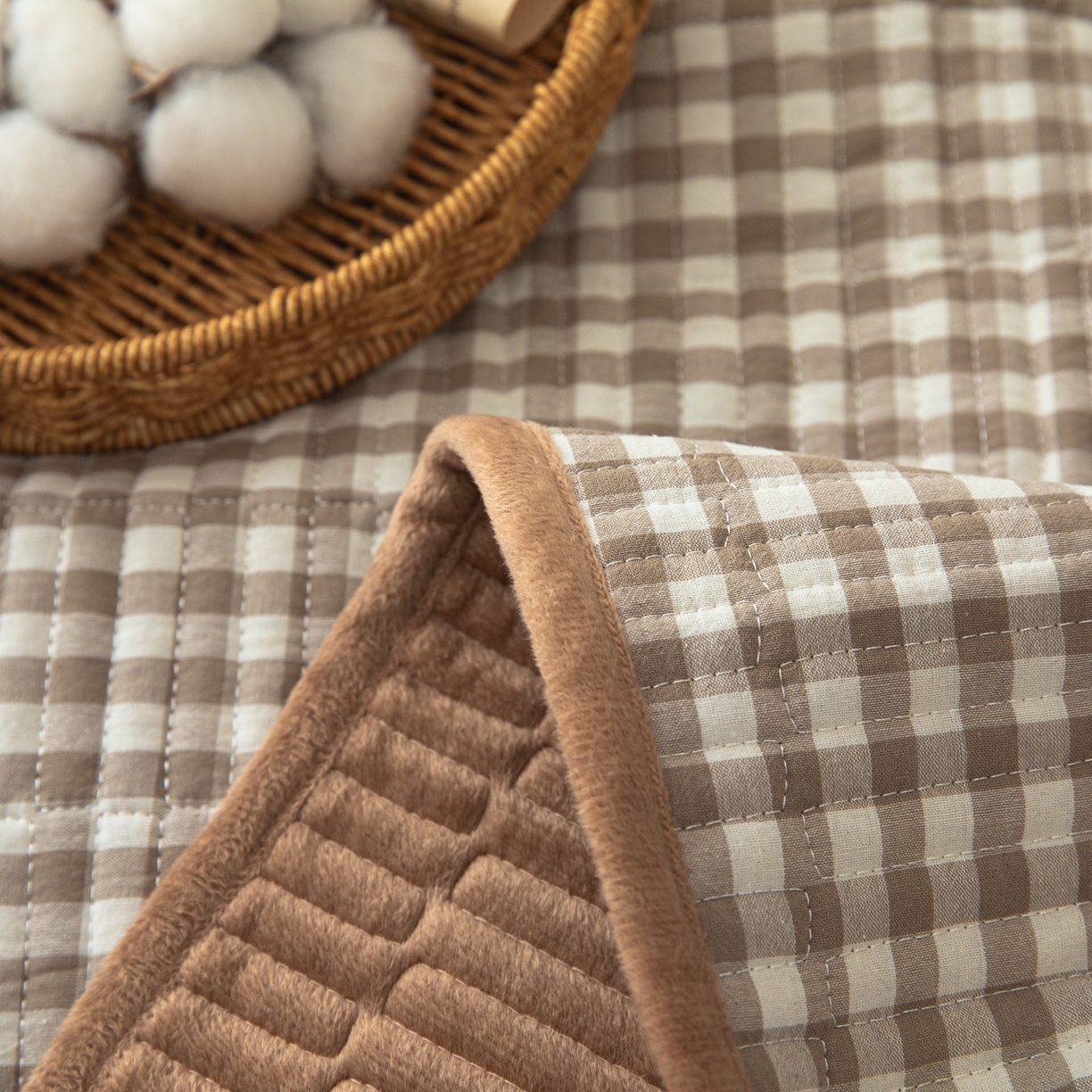 91家纺网 家纺一手货源 找家纺 简宜家居（朝初家纺） 2025新款全棉纯棉色织水洗棉床盖 卡其小格