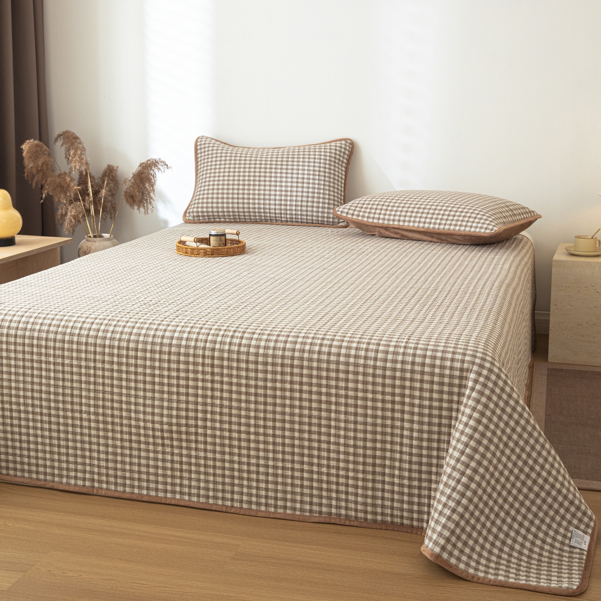 91家纺网 家纺一手货源 找家纺 简宜家居（朝初家纺） 2025新款全棉纯棉色织水洗棉床盖 卡其小格