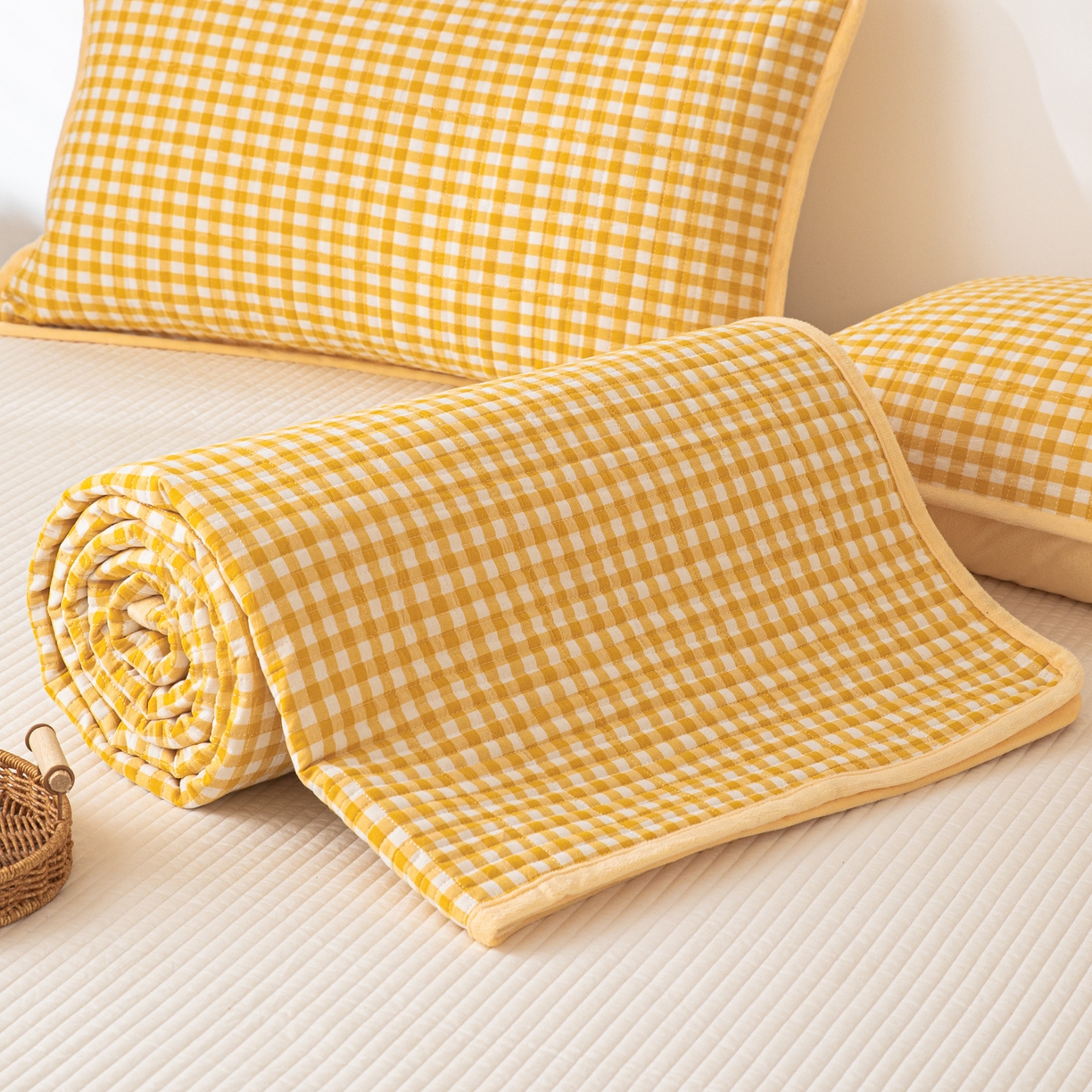 91家纺网 家纺一手货源 找家纺 简宜家居（朝初家纺） 2025新款全棉纯棉色织水洗棉床盖 黄小格